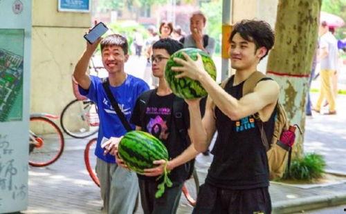 今日吃瓜--今日大赛 吃瓜长清大学体育生 适合二人夫妻观看的视频,揭秘长清大学体育生大赛精彩瞬间